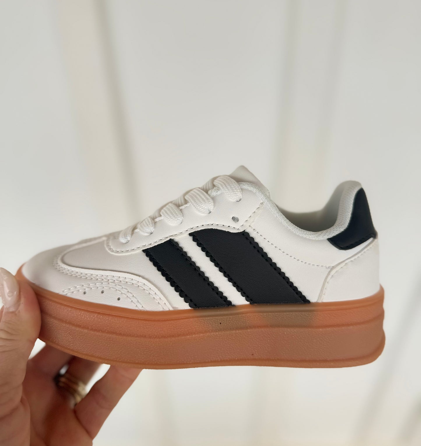 Sassy’s Shoes-Black/white